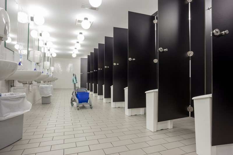 In an public building are womans toilets whit black doors